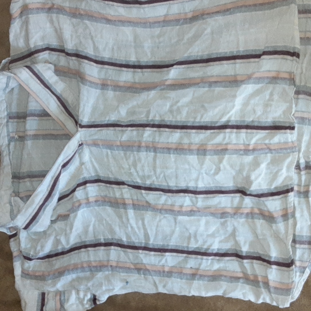 Tealrose striped tee, it is breathing, XL, fits like a large to XL.